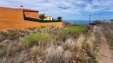For sale plot of 704 m2. in radazul alto. ideal for single-family house up to two floors. clear sea views and well connected, this plot is located in a residential and privileged area of the island with a warm and stable climate all year round, it is...