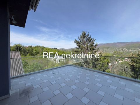 In a quiet location, Gornje Prekrižje, there is this beautiful family villa of 500m2, located on a plot of 650m2. Built in 2008, this elegant residence is surrounded by numerous luxury homes. All rooms in the villa are air-conditioned, with gas heati...