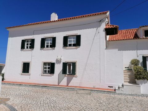The house is located in the calm village of Azenhas do Mar, and is located in a gated community with free private parking, just 200 meters from the beach. It is the ideal place to enjoy some invigorating days between the beach and the mountains, taki...