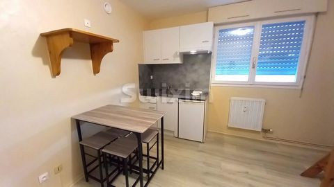 Ref 68034VM: Pleasant studio of 19 m2 located on the 4th floor of a secure residence, with elevator. It consists of a small entrance, a bathroom with toilet and a main room with kitchenette, mezzanine that can accommodate a 140 cm bed. Cellar and par...