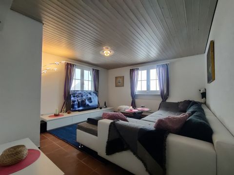 Fully equipped sunny apartment where you will find everything for work and travel. Great location by the road and rail to the mountain resort of Arosa, so an ideal base for trips around the Alps in summer and winter.