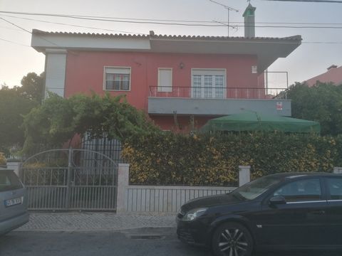 Quiet location, with easy and good access (highways and public transports). It is just 18 Km from the airport. The house is equipped with recently purchased equipment, has WiFi and TV (with about 100 national and foreign channels). It has 2 bedrooms,...