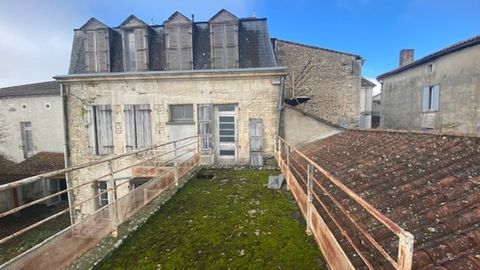 Dpt Charente (16), à vendre BARBEZIEUX SAINT HILAIRE immeuble de rapport