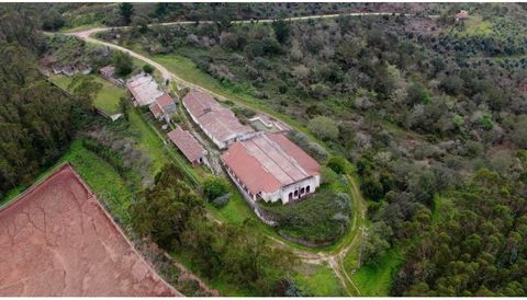 Quinta do Tarejo ligt op de grens van de plaats Monte Gordo, in de parochie van Sobral da Abelheira, gemeente Mafra, met toegang vanaf de gemeentelijke weg nr. 551 (EM 551), die het hele zuidelijke deel van het land langs ongeveer 800 meter omvat, na...