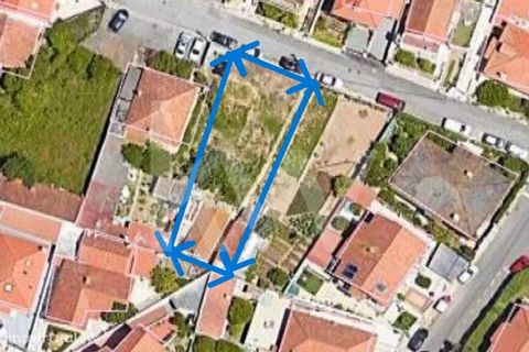 Pode adquirir este terreno urbano já isolado com muro e portão, localizado em Vila Fria, Porto Salvo, Oeiras. Excelente oportunidade para quem procura construir a sua habitação própria ou para investimento com rentabilidade.  Com uma área total de 45...