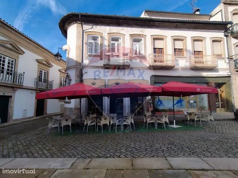 Transfer for sale at 27 000 € Café Snack bar for trespasse located in Deu-la-Deu Square. Commercial space in full operation, with excellent location in Deu-la-Deu Square, main square of the historic center of Monção. The transfer consists of the café...
