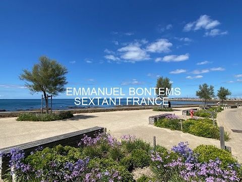Emmanuel Bontems Sextant France offers you, in a quiet area and in a private dead end, this beautiful residence built in 1962 of 140 m2, within a large still constructible plot of 1058 m2, a few meters from the seafront, and close to immediate port, ...