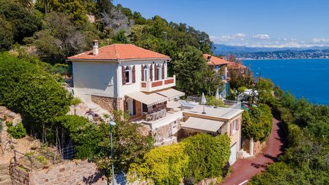 Lovely renovated villa, located in Théoule-sur-Mer in a sought-after area, close to the village, and offering breathtaking views of the sea and the bay of Cannes. Facing south-east, the villa benefits from optimal sunshine all year round. This charmi...