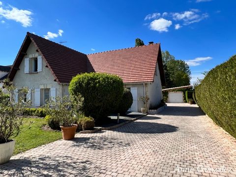 Clery-Saint-André, dans un quartier calme, à vendre belle maison familiale en parfait état général, jardin de 2200m2 et garage de 50 m2