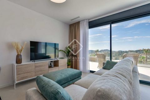 This charming property offers an exceptional lifestyle for those seeking the perfect combination of comfort, functionality and natural beauty. The apartment is part of a new build development located in the exclusive area of Sierra Cortina, in Finest...