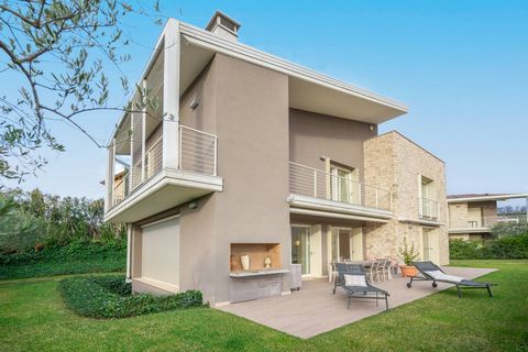 The Villa that we present to you is a dream place that will make you feel as if you were in an earthly paradise. This spectacular villa is located in a privileged position with a breathtaking view of Lake Garda. The house is surrounded by a large, lu...