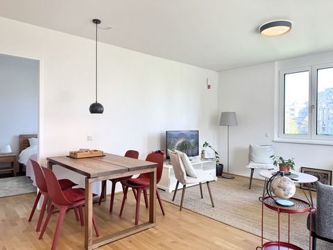 Kirschblütenpark – 70sqm newly built apartment near UNO-City and Kagran Our 70sqm (approximately 753sqft) 2-bedroom apartment in one of the most green and modern districts of Vienna has been built / completed in 2020, recently furnished and perfect f...