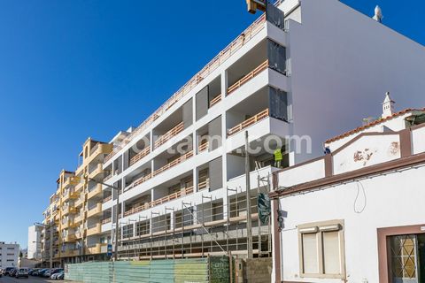 Fantastic two bedroom apartment in Faro! It is located in a quiet area and close to the main access roads to the city of Faro. With excellent areas, modern architecture, consists of living room with kitchenette, equipped with island hood, induction h...