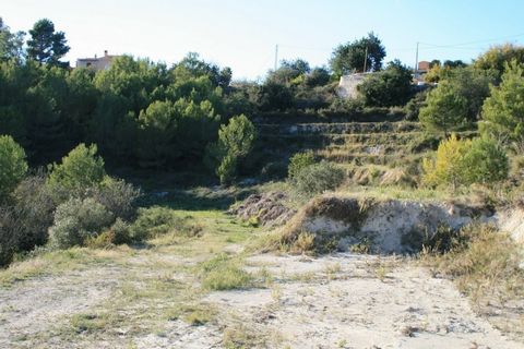 Rustikales Grundstück mit Meerblick zu Verkaufen in Benitachell Diese Immobilie liegt zwischen Moraira und Javea sie ist leicht und somit perfekt zum Bau einer Luxusvilla geeignet Für Pferdeliebhaber gibt es genug Platz für eine Reithalle Unbeschreib...