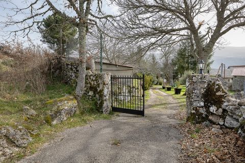 De cottage in Ourense heeft 5 slaapkamer(s) en kan gereserveerd worden tot 10 personen. Accommodatie De accommodatie heeft een oppervlakte van 260 m² ismooi ingerichte en heeft een mooie keuken, met uitzicht de bergen. De woning bevindt zich op 0 m v...