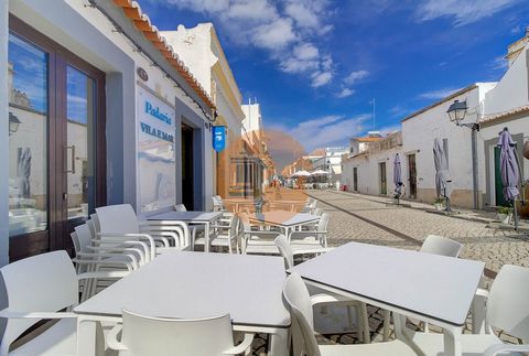 Ce bâtiment, situé dans le centre historique de Vila Real de Santo António, présente une excellente opportunité d’investissement, en particulier pour ceux qui recherchent une combinaison d’exploration commerciale et de logement dans l’un des endroits...