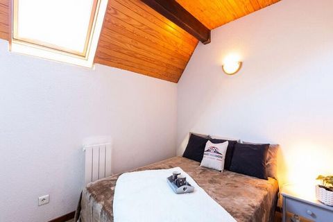 Dit duplex appartement voor 6 personen beschikt over 3 slaapkamers en is gelegen op de 2e verdieping en heeft een balkon op het zuiden met een prachtig uitzicht op de omliggende bergen. De accommodatie beschikt over comfortabele bedden en is niet hui...