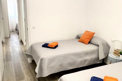 Precioso apartamento en segunda línea de mar ideal para tus vacaciones en la playa. El apartamento TIENE AIRE ACONDICIONADO, consta de 2 dormitorios uno con cama de matrimonio y otro con dos camas individuales, cocina totalmente equipada, salón con s...