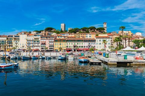 Ressourcez-vous et profitez d'un merveilleux moment en séjournant dans cette charmante demeure face à la Méditerranée au cœur du quartier de La Bocca. La Résidence Cannes Verrerie est idéalement située à seulement 100 mètres de la plage. Vous pourrez...