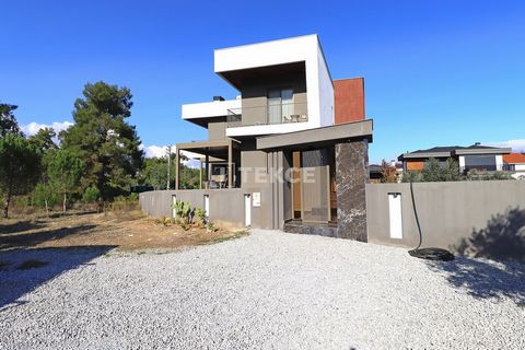 Gemeubileerde 4-Slaapkamer Vrijstaande Villa aan de Rand van het Bos in Döşemealtı Nebiler In Döşemealtı vind je een leven dichtbij sociale voorzieningen en omgeven door de natuur. Het gebied heeft ruime groene ruimtes, lagere temperaturen, minder lu...