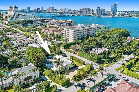 Palm Beach, Floride - « Belles Bermudes dans l’une des rues les plus recherchées de Palm Beach. Cette maison de plain-pied se trouve sur près de 20 000 pieds carrés de terrain. Cuisine fraîchement rénovée, fenêtres et portes à impact, générateur comp...