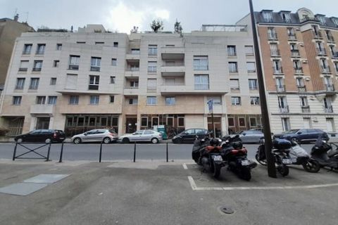 Dit ruime appartement van 75 vierkante meter, gelegen op de begane grond in het 3e arrondissement van Lyon, is de perfecte plek voor gezinnen of vrienden die de stad willen verkennen. Het biedt comfortabel plaats aan maximaal 6 personen, met twee sla...