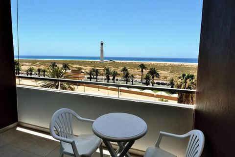 Deze elegante appartementen aan zee in Morro Jable, Fuerteventura, bieden een rustig toevluchtsoord met een adembenemend uitzicht op de oceaan. Elke unit beschikt over een ruim terras met uitzicht op zee, twee eenpersoonsbedden, een gezellige zithoek...