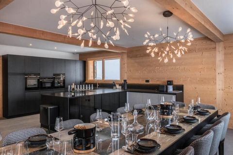 Dit gloednieuwe, ruime chalet in Combloux, met een verfijnde en eigentijdse inrichting, biedt het perfecte uitje voor gezinnen of groepen tot 12 personen. Het chalet is ontworpen om comfortabel plaats te bieden aan 8 volwassenen in tweepersoonskamers...