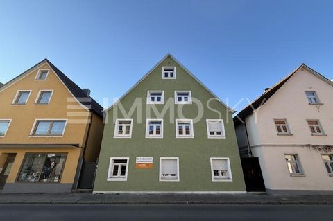 Dit hoogwaardige 3-kamer zolderappartement combineert modern wooncomfort met historische flair. Het gehele interieur van het appartement is ingrijpend vernieuwd, inclusief elektra, vloeren, wanden, leidingen en het verwarmingssysteem. Een bijzonder h...