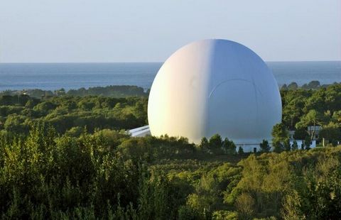 Envie de dépaysement pour vos prochaines vacances ? d'une villégiature authentique mais contemporaine dans ses prestations ? Alors posez vos valises dans cette jolie chaumière qui possède un charme unique...C'est l'adresse rêvée pour un séjour en fam...