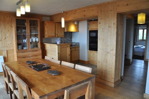 Diese ferienwohnung in Les Deux Alpes mit 4 Schlafzimmer und hat eine Kapazität für 10 personen. Unterkunft Unterkunft hat 111 m² befindet sichkomfortable und grosszügige, mit Blick auf die Berge. Die Unterkunft befindet sich 100 m von der Skipiste u...