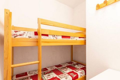 Schitterend appartement voor 6 personen in de residentie Les Hauts de Peyragudes Gerenoveerd appartement. -Keuken open naar de woonkamer (2 bedden op de bank) -Badkamer -Aparte toiletten -1 slaapkamer met een bed van 140 cm -1 hut met 2 stapelbedden ...