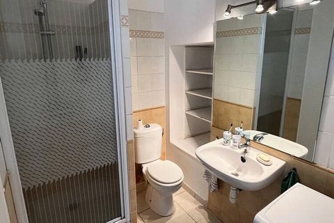 Voor uw vakantie bieden wij u dit geklimatiseerde appartement van ongeveer 55 m2 met groot terras te huur aan in het hart van de wijk St. Jean en dus in de directe omgeving van de fijne zandstranden en winkels. Accommodatie: De toegang tot het appart...