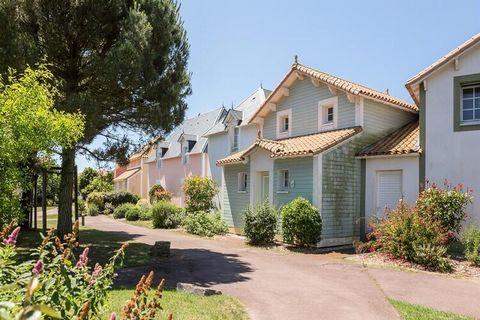 Résidence Port Bourgenay - maeva Home is located in Talmont-Saint-Hilaire in the Vendée region, just 9 km from Les Sables-d'Olonne. It is a real 90 hectare estate surrounded by a pine forest and directly overlooking a lake. The pedestrian residence i...