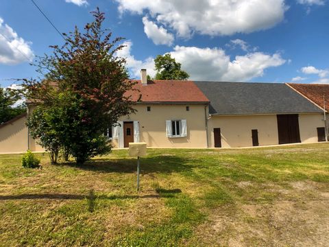 This charming 3-bedroom house, nestled in a peaceful hamlet close to a popular village, offers a great opportunity for renovation enthusiasts. There is double glazing throughout the property. As the interior is in need of renovation, it is a great bl...