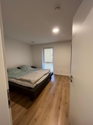 Private room Welcome to your new shared apartment in Hamburg. This fully furnished and fully equipped 4-room apartment not only offers a comfortable living situation, but also a cozy atmosphere that you will love. Rooms: 4 spacious rooms, including 3...