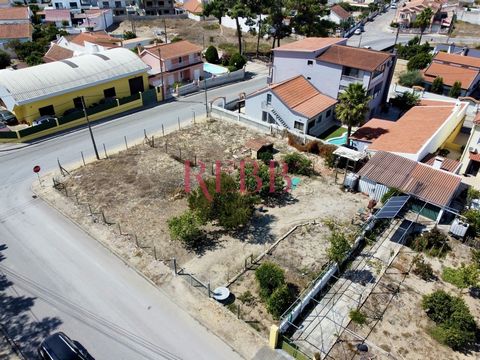 Terreno Urbano en Venta - Quinta das Laranjeiras, Fernão Ferro Superficie: 738m² Estado: Legalización para m2 (Augi) Excelente oportunidad para construir la casa de sus sueños en una ubicación tranquila y en crecimiento. El terreno está ubicado en Qu...