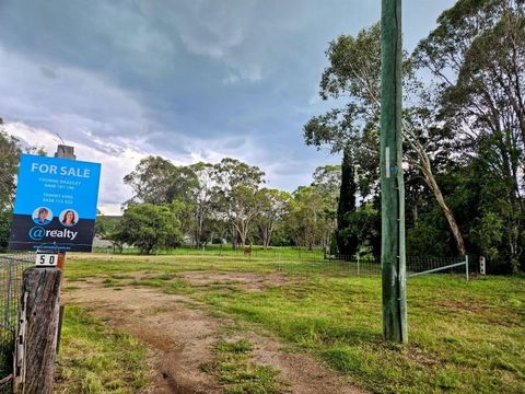 Here is an opportunity to purchase a large residential block with power and town water. The blocks are a short walk to the town CBD, the local school, parks, and transport. It is an ideal block to build duplex accommodation. Crows Nest has a retiring...