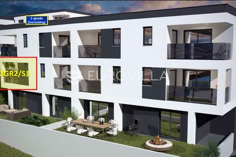 Istria, Pula - Šijana, for sale is an apartment under construction with an area of 55.02 m2, consisting of: an entrance hall, two bedrooms, a living room with a kitchen and a dining room, a bathroom, a covered terrace with an area of 6.49 m2, a stora...