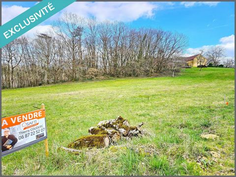 Located in the countryside, in the Périgord Noir, an extremely touristic region, just 10 minutes from Sarlat la Canéda, this 2573 m² plot benefits from shops, the beaches of Dordogne and the nearby cycle path. Not subject to the buildings of France, ...