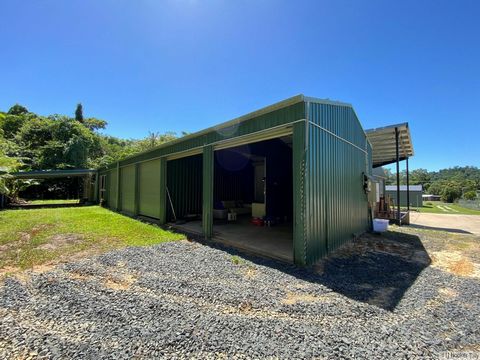 Sitting on an approx. 1,004m2 block of land, this commercially zoned shed could be the perfect place to set up your business. Ideally located roughly 650 metres from the Mourilyan Harbour Boat Ramp and roughly 17 kilometres from Innisfail. The owner ...