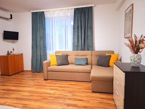 We offer to your attention stylishly furnished and equipped studio apartment in a residential building without a maintenance fee, near the beach and the center of Ravda. The apartment is located on the 3rd floor, with an area of 40 sq.m. Excellent fo...