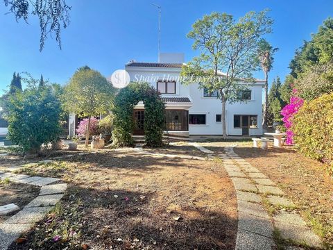 inmueble ubicado en la Urbanización Cruz de Gracia en Valencia, con una magnífica parcela de 2674,85 m2 ideales parauna remodelación personalizada. La propiedad consta de dos edificaciones,cada una de ellas con una distribución funcional y eficiente....