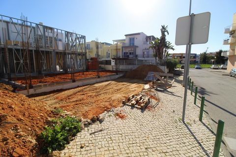 Excellent opportunity to acquire a plot of land with an approved project located in a quiet area of Olhão close to shops, transport, schools, and only 20 minutes from Faro International airport. . Don't miss this opportunity and contact us for more i...