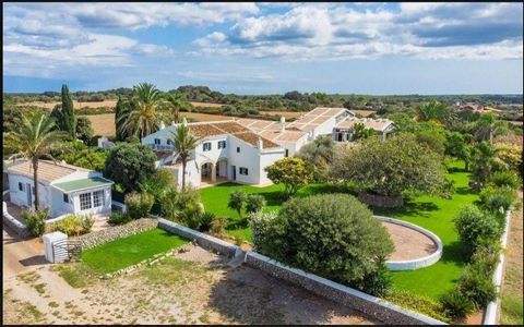 ~MENORCA ES UN PARAÍSO CERCANO que te invita a explorar. Esta isla llena de cosas increíbles te va a sorprender con su belleza única, donde la vida toma un nuevo sentido. MENORCA ES UN PARAÍSO CERCANO donde las playas y calas de agua turquesa y zonas...