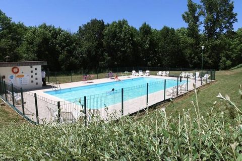 In het noorden de Puys-keten, in het westen het Sancy-massief en in het oosten het Forez-gebergte, de VVF Montpeyroux Auvergne in Parent bevindt zich in een ideale positie om u de bergen van de Auvergne en al hun diversiteit te laten ontdekken. Tijde...