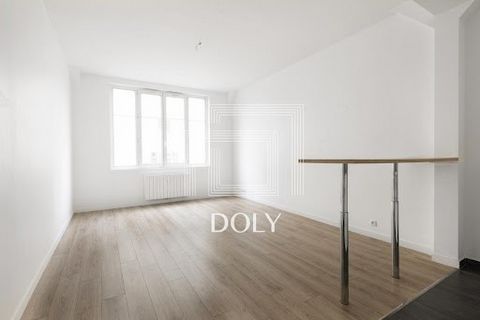 DOLY est fier de vous présenter ce beau studio de 37 m² (33 m² carrez) composé d'une belle pièce de vie, agréable et lumineuse avec une cuisine toute équipée, d'une salle de douche ainsi que d'un WC séparé. Belle hauteur sous plafond (3M) TERRASSE DE...