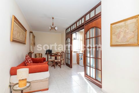 Magnificent one bedroom apartment in Quarteira. The apartment has a living room, a kitchen, one bedroom, one bathroom, pantry and balcony. The apartment is in a good condition, just a few minutes walk from the beach, shops and services. Quarteira was...