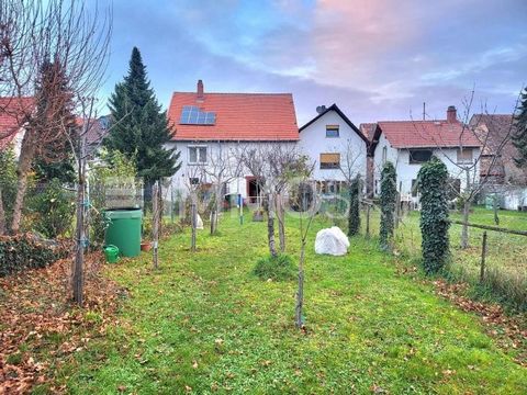 Dieses traumhafte Einfamilienhaus in Kirchheim an der Weinstraße besticht durch seinen einzigartigen Charme und bietet mit 581 m² Grundstücksfläche und 85 m² Wohnfläche eine ideale Kombination aus Komfort und Funktionalität. Das Haus verfügt über vie...