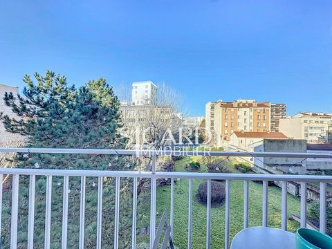 For sale in the Point du Jour neighborhood of Boulogne-Billancourt, a 4-room family apartment with balconies, located on the 4th floor of a well-maintained residence with a private garden. This bright property features a spacious living room opening ...